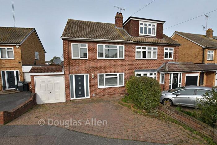 3 Bedroom Semi-Detached House For Sale In Clare Avenue, Wickford, Essex, SS11