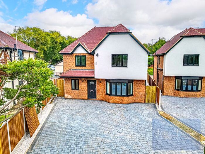 5 Bedroom Detached House For Sale In Ongar Road, Abridge, RM4