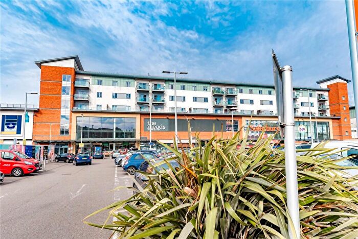 2 Bedroom Flat To Rent In Queensmead, Farnborough, Hampshire, GU14