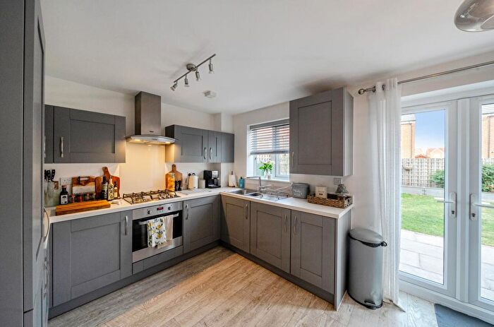 3 Bedroom Semi-Detached House For Sale In Grazier Close, Thorpe Willoughby, Selby, YO8