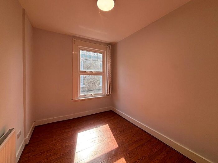 4 Bedroom Flat For Sale In Wheatlands Road, Tooting, London, SW17