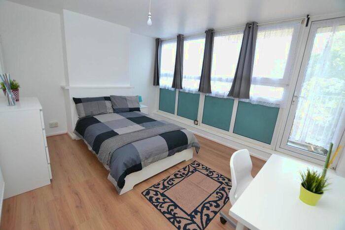 3 Bedroom Maisonette To Rent In Mile End Road, London, E3