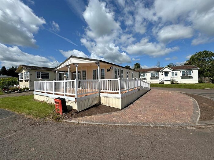 2 Bedroom Mobile/park Home For Sale In Lower Apperley, Gloucester, GL19