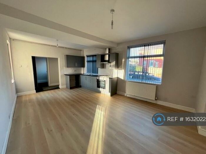 1 Bedroom Flat To Rent In Snydale Road, Cudworth, Barnsley, S72