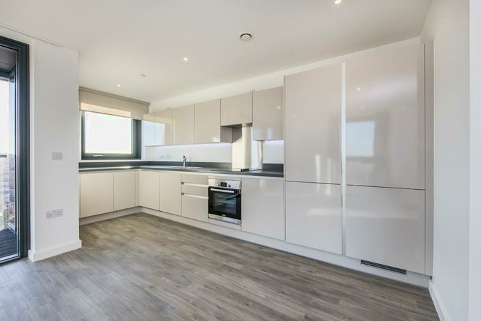 3 Bedroom Apartment To Rent In Sutton Court Road Sutton, SM1