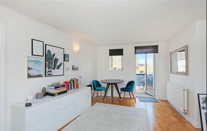 Studio To Rent In Upper Berkeley Street, Marylebone, London, W1H