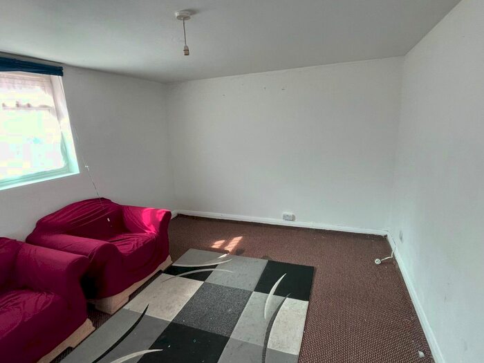 2 Bedroom Flat To Rent In Portland Road, London, SE25