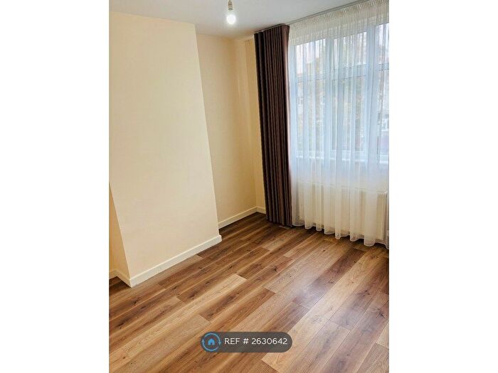 3 Bedroom Terraced House To Rent In Kimberley Avenue, London, E6