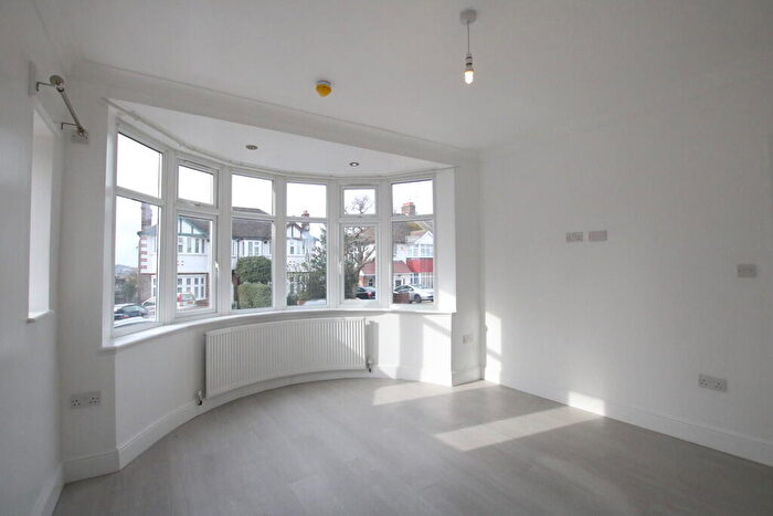 5 Bedroom Semi-Detached House To Rent In Highfield Close, London, NW9