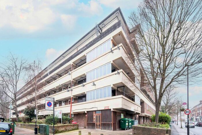 2 Bedroom Flat To Rent In Willington Road, Clapham North, London, SW9