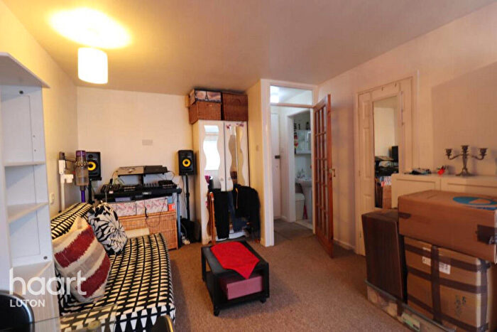 Studio To Rent In Court, Luton, LU2