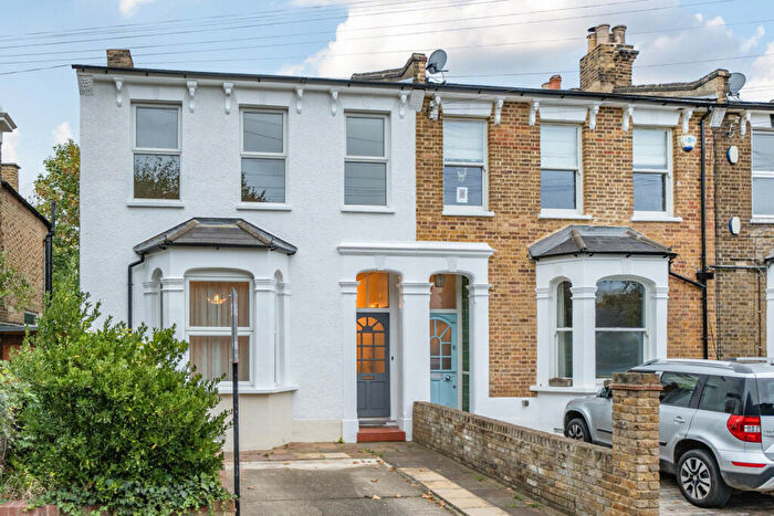 4 Bedroom End Of Terrace House For Sale In Consort Road, London, SE15
