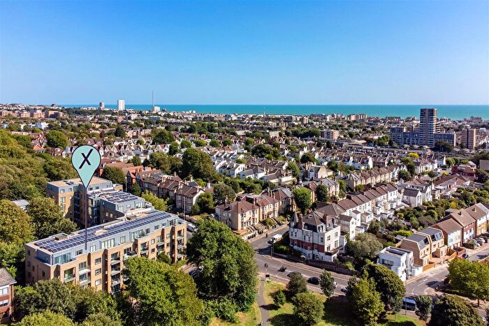 3 Bedroom Flat For Sale In Goldstone Crescent, Hove, BN3