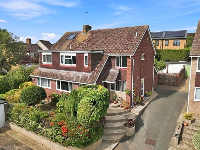 4 Bedroom Detached House For Sale In Harrods Court, Billericay, CM11