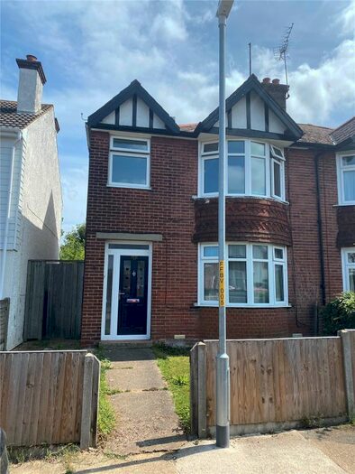 3 Bedroom Semi-Detached House To Rent In Fitzroy Road, Whitstable, Kent, CT5