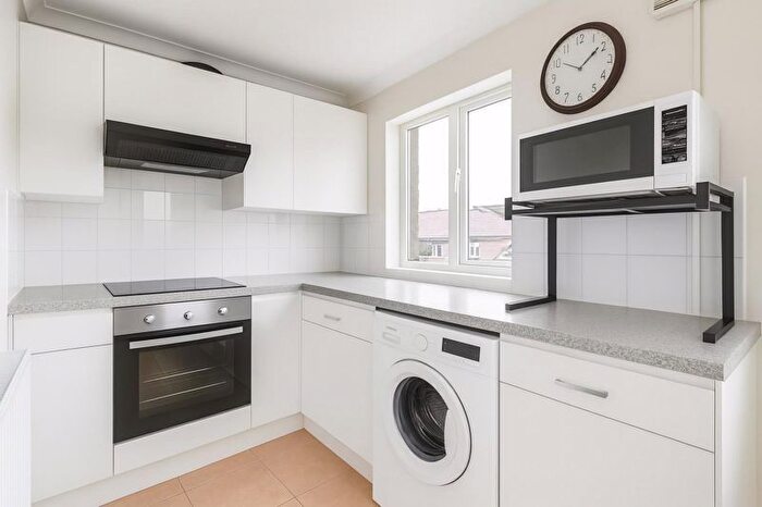 2 Bedroom Flat To Rent In Church Street, Gillingham, ME7