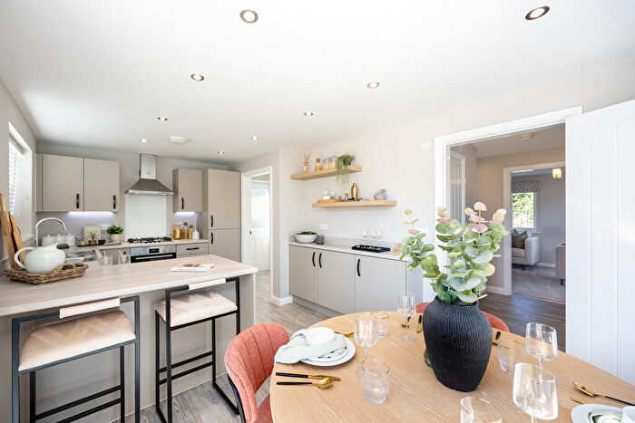 3 Bedroom Semi-Detached House For Sale In Irthlingborough Road, Wellingborough, NN8