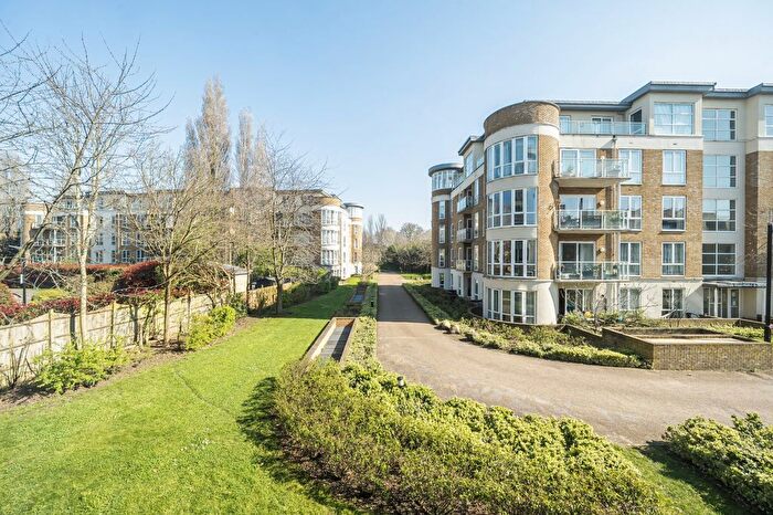 2 Bedroom Flat For Sale In Aura House, Melliss Avenue, TW9