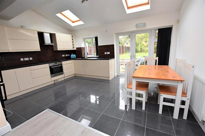 4 Bedroom House To Rent In Warwards Lane, Birmingham, West Midlands, B29