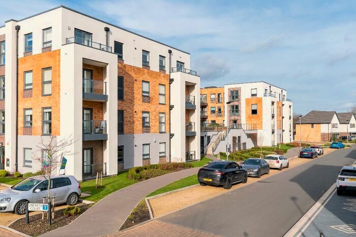2 Bedroom Flat To Rent In Duchess Court, Welwyn Garden City, Hertfordshire, AL7