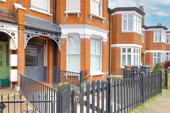 1 Bedroom Apartment For Sale In Coniston Road, London, N10