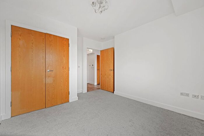 1 Bedroom Flat For Sale In London Road, Mitcham, CR4