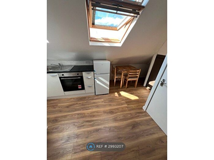 Studio To Rent In Paddock Road, London, NW2