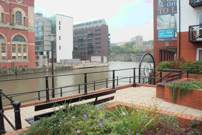 1 Bedroom Flat To Rent In Ferrymans Court, Queen Street, Bristol, BS2