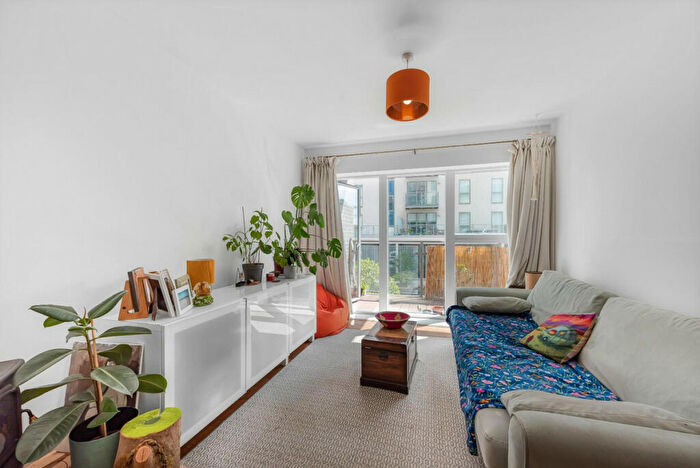 1 Bedroom Flat For Sale In Clovelly Place, Greenhithe, DA9