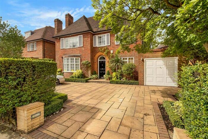 5 Bedroom Terraced House To Rent In Holne Chase, Hampstead Garden Suburb, N2