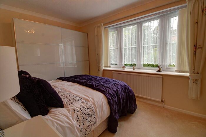 2 Bedroom Detached Bungalow For Sale In Grassington Place, Thatcham, RG19