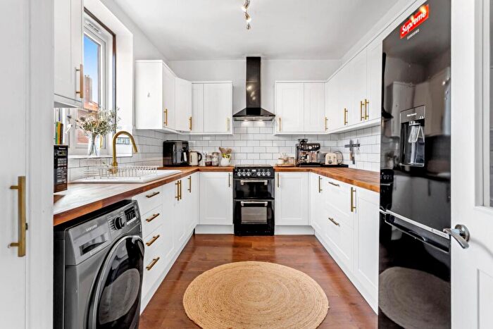 2 Bedroom Flat For Sale In Clapton Terrace, London, E5