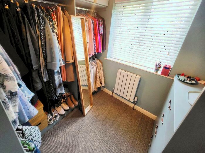 3 Bedroom Detached House For Sale In Crich View, Sherwood, Nottingham, NG5