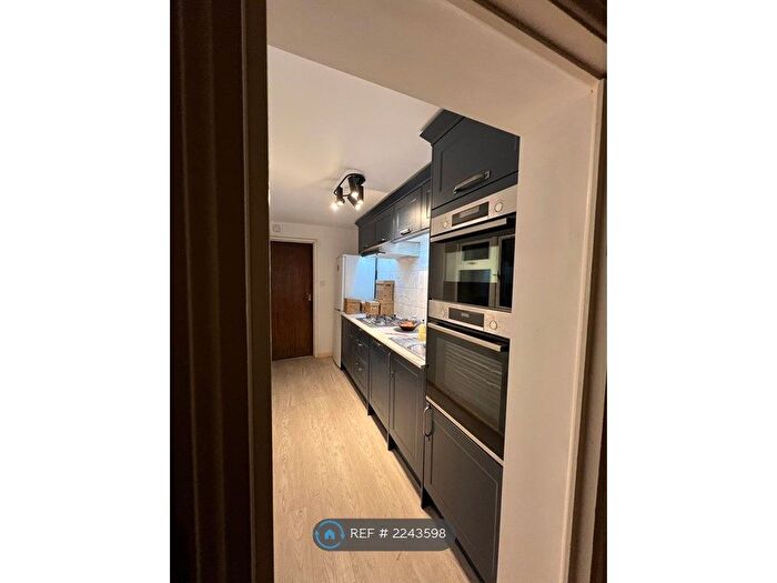 2 Bedroom Terraced House To Rent In Pell Street, Reading, RG1