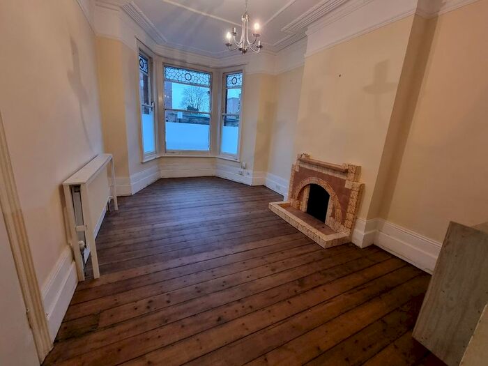 1 Bedroom Flat To Rent In Clissold Crescent, Stoke Newington, N16