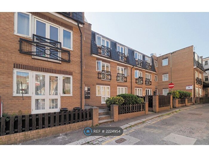 1 Bedroom Flat To Rent In Olivia Court, Barnet, EN5