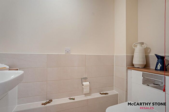 2 Bedroom Flat For Sale In Shackleton Place, Devizes, Wiltshire, SN10