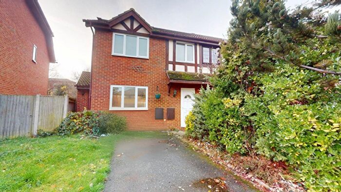 4 Bedroom Semi-detached House To Rent In Long Meadow Close, West Wickham, Kent, BR4
