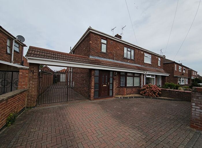 3 Bedroom Semi-Detached House To Rent In Oakdale Avenue, Stanground, PE2