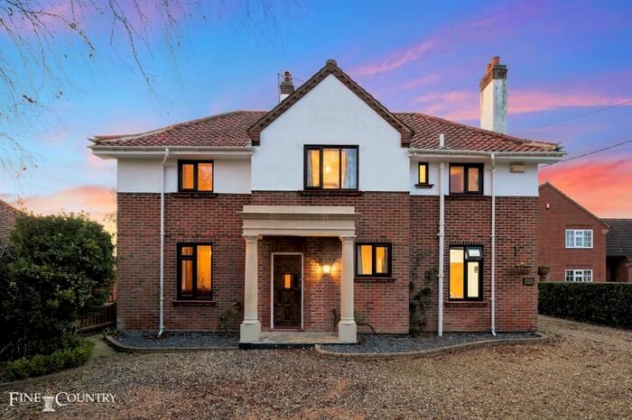 4 Bedroom Detached House For Sale In New Road, Sutton Bridge, Spalding, PE12