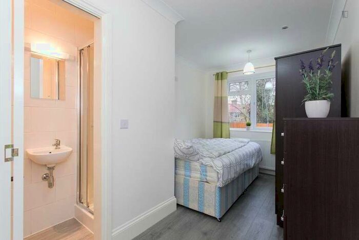 House To Rent In The Bye, London, W3