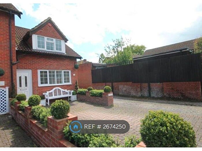 2 Bedroom End Terrace House To Rent In The Avenue, Liphook, GU30