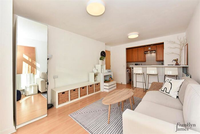 2 Bedroom Apartment To Rent In Fairlead House, Cassilis Road, London, E14