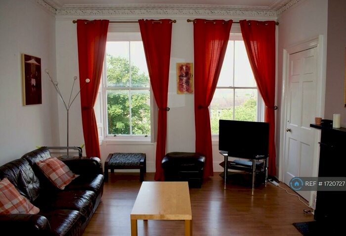 3 Bedroom Flat To Rent In Gardner's Crescent, Edinburgh, EH3