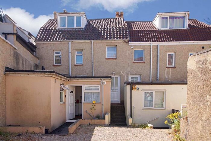 2 Bedroom Maisonette For Sale In Summerhill Road, Bristol, BS5