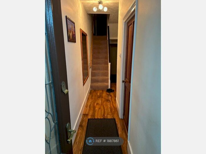 3 Bedroom Terraced House To Rent In Peacock Street, Gravesend, DA12