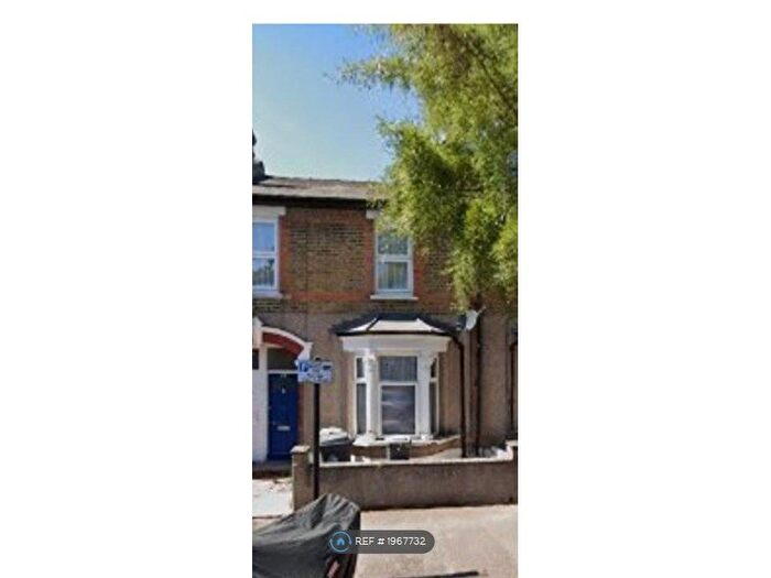 2 Bedroom Flat To Rent In Hove Avenue, London, E17