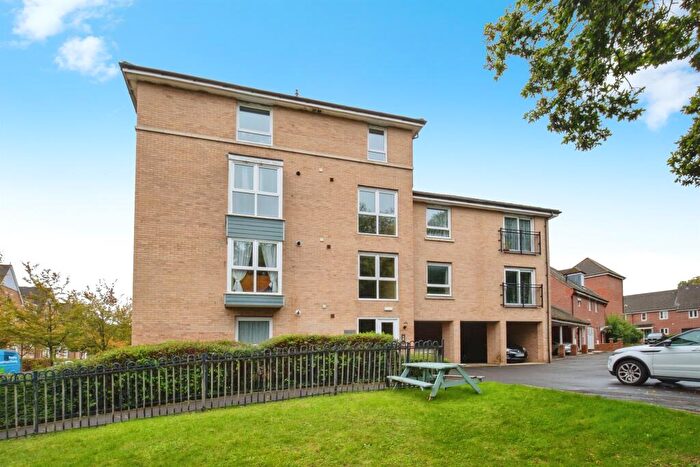 1 Bedroom Flat For Sale In Lillymill Chine, Chineham, Basingstoke, RG24