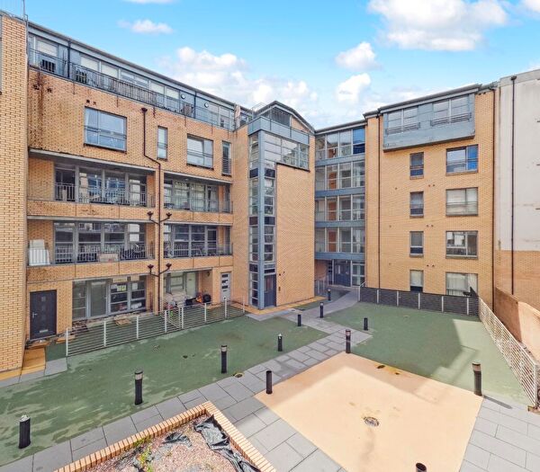 2 Bedroom Flat To Rent In Barrland Street, Flat /, Pollokshields, Glasgow, G41