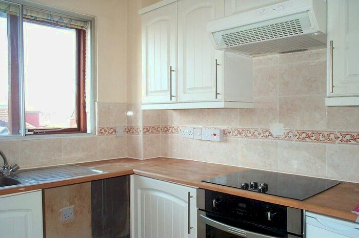 2 Bedroom Flat To Rent In Marchside Close, Heston, Hounslow, TW5